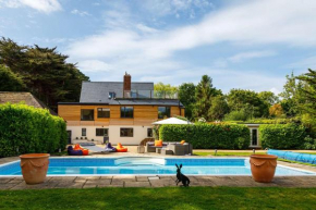 Stunning 5BR Home with Pool - 5 min to Beach
